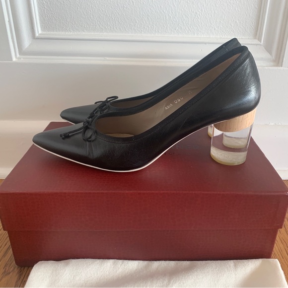 Donald Pliner Asia pointy toe pump with clear heel, black nappa leather, size 38 - Picture 1 of 11